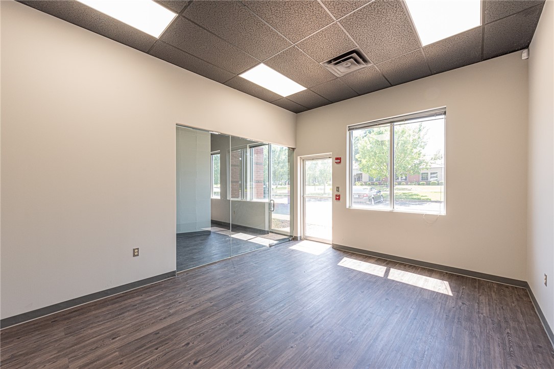 Pinnacle Pointe Ph 2 Rogers - Commercial Lease