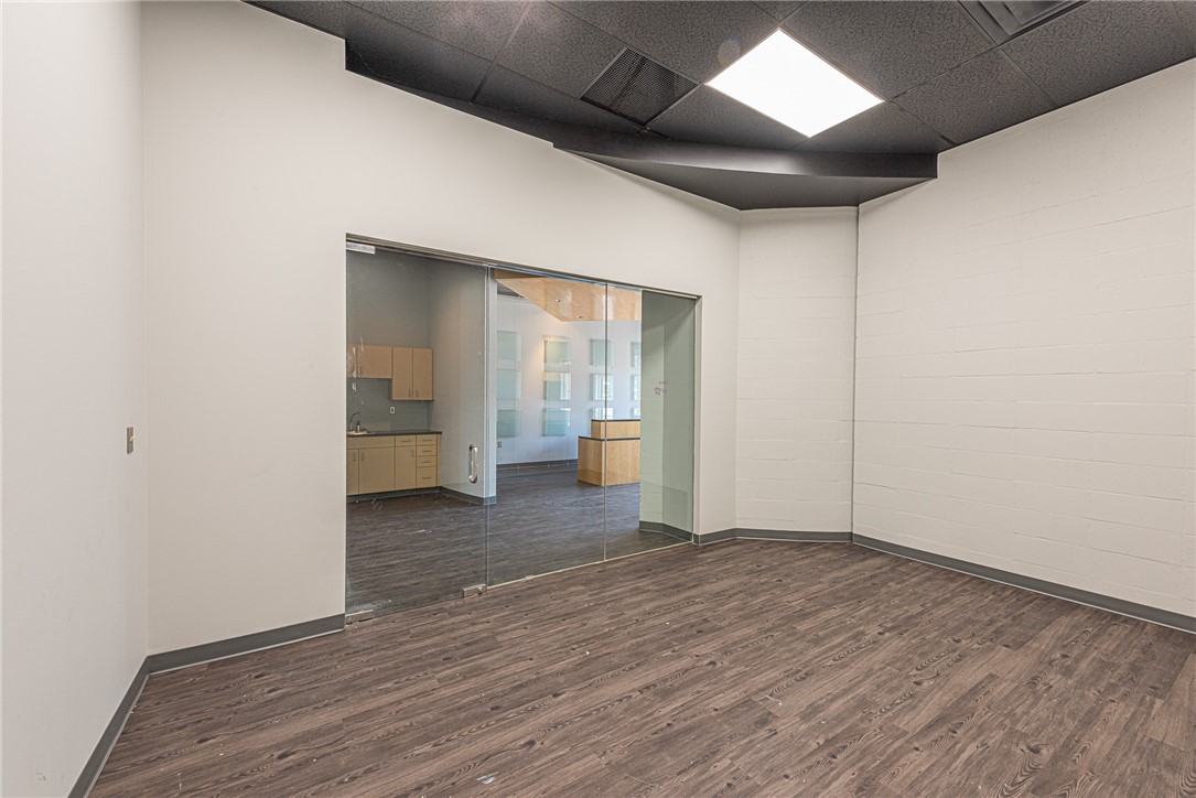 Pinnacle Pointe Ph 2 Rogers - Commercial Lease