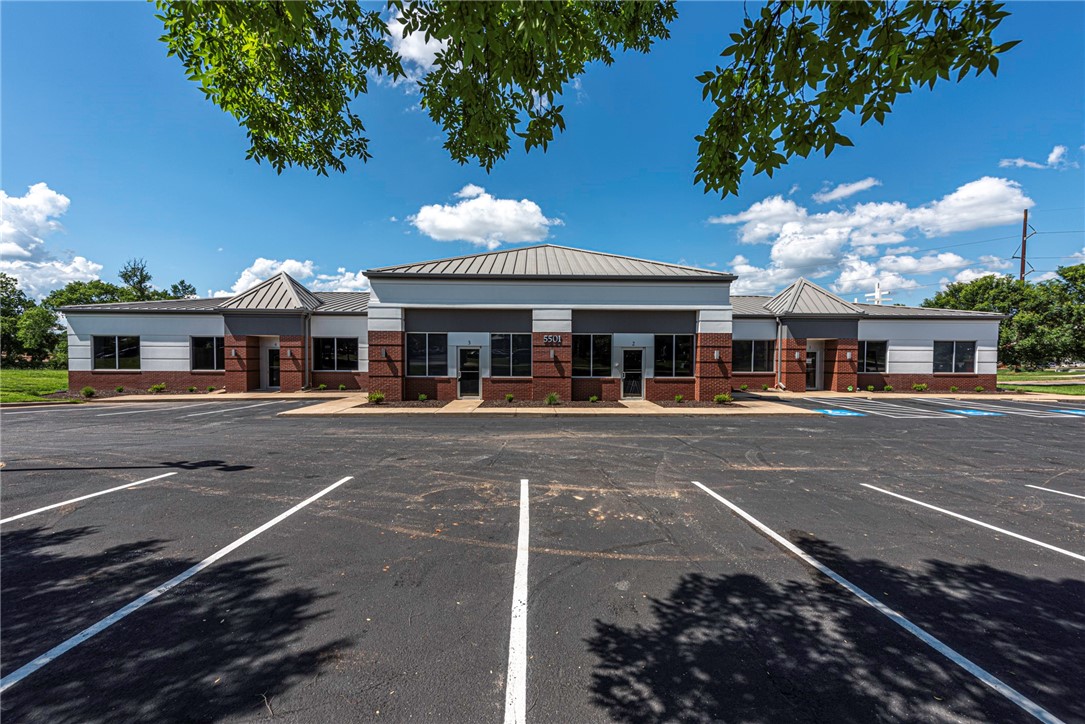 Pinnacle Pointe Ph 2 Rogers - Commercial Lease