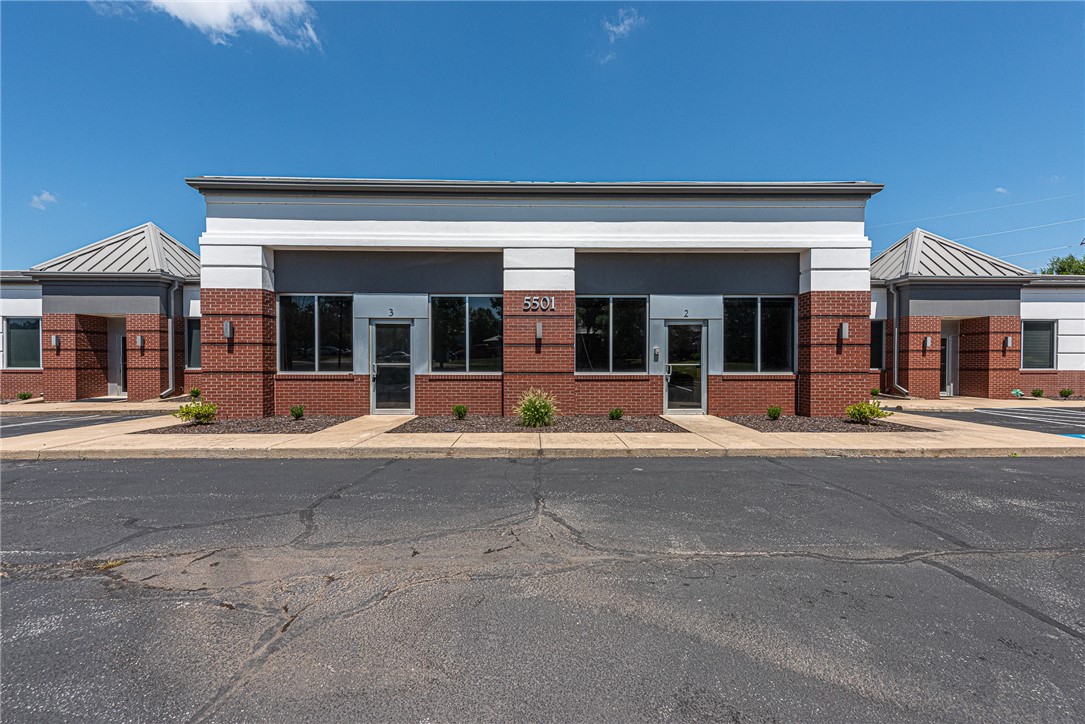 Pinnacle Pointe Ph 2 Rogers - Commercial Lease
