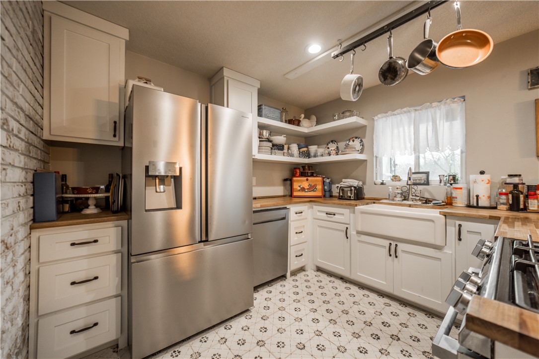 25-17-33-rural - Residential