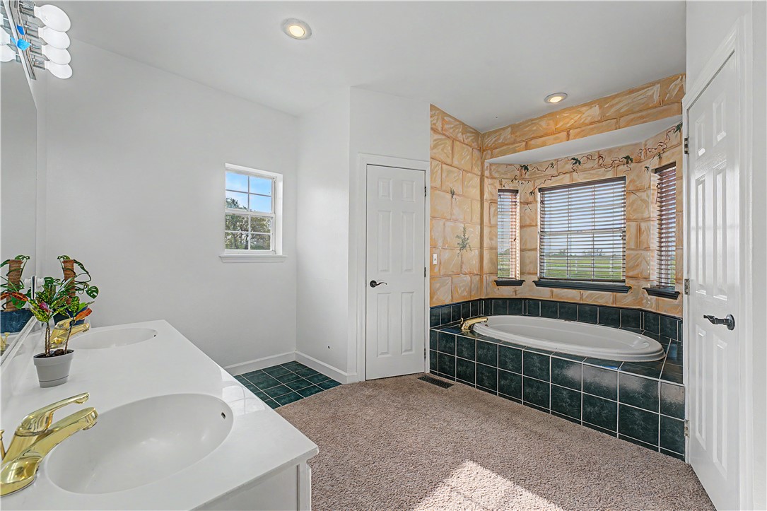 27-19-33-RURAL - Residential