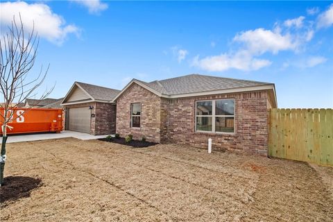 Photo of 1001 Autumn Royal Avenue, Lowell, AR 72745 (MLS # 1330582)