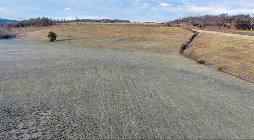 Prime 25.5± acre opportunity in Huntsville, AR with highway frontage on Hwy 412 and excellent visibility. Zoned DUZ (Dual Use Zone) allowing C-2 or R-1, offering flexibility for commercial development, investment, or a future homesite. Convenient access near Hwy 23 with city water, sewer, electric, and fiber available. Holman Creek runs along the eastern edge, adding character and natural beauty. Located in a rapidly growing area with strong daily traffic counts.