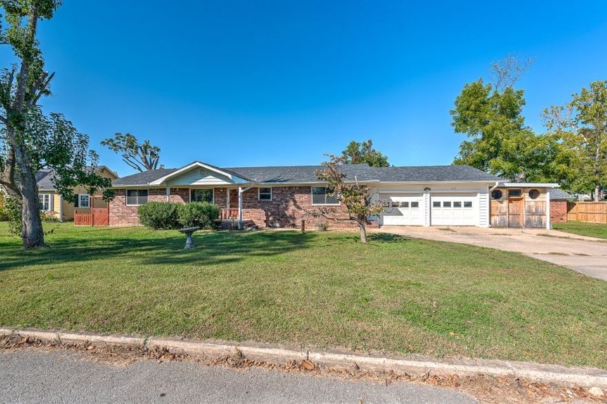 This 2 bed, 2 bath home with office offers 1,680sf of living space and sits on .33 acres in a prime location – just minutes from downtown Rogers. Inside, you’ll find two living areas, spacious bedrooms and a functional layout. Outside is a dedicated workshop space perfect for hobbies or storage and a large yard. While some might think the home needs some TLC, the solid bones and generous square footage make it a great canvas for your vision and will be sold as-is. Don’t miss this chance to own a large-lot property in one of the most desirable areas of Rogers.