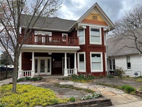 215 N East Avenue Fayetteville AR 72701