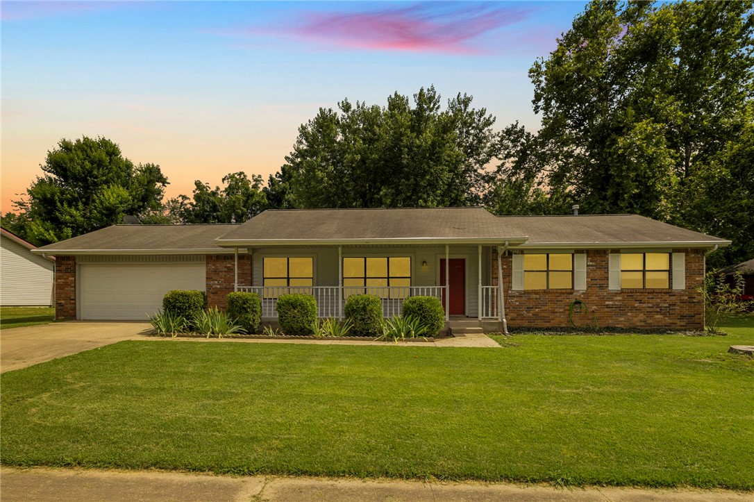 Charming Home in Established Prairie Grove Neighborhood
Welcome home to this 3-bedroom, 2-bath residence nestled in one of Prairie Groveās most established and sought-after neighborhoods. With fresh inside and outside paint (June 2025) it offers a comfortable, functional layout and a truly special backyard that sets it apart.
Step inside to find a warm and welcoming living space filled with natural light. The kitchen is fully equipped, and all appliances convey, making move-in a breeze.
Out back, youāll fall in love with the beautiful expansive yard. Whether youāre entertaining guests or enjoying a quiet evening under the stars, this backyard is a true showstopper.
Located just minutes from local schools, parks, and Prairie Groveās charming downtown, this home offers the perfect combination of convenience, comfort, and curb appeal.
Donāt miss your chance to own this delightful home with a dream backyardāschedule your showing today!