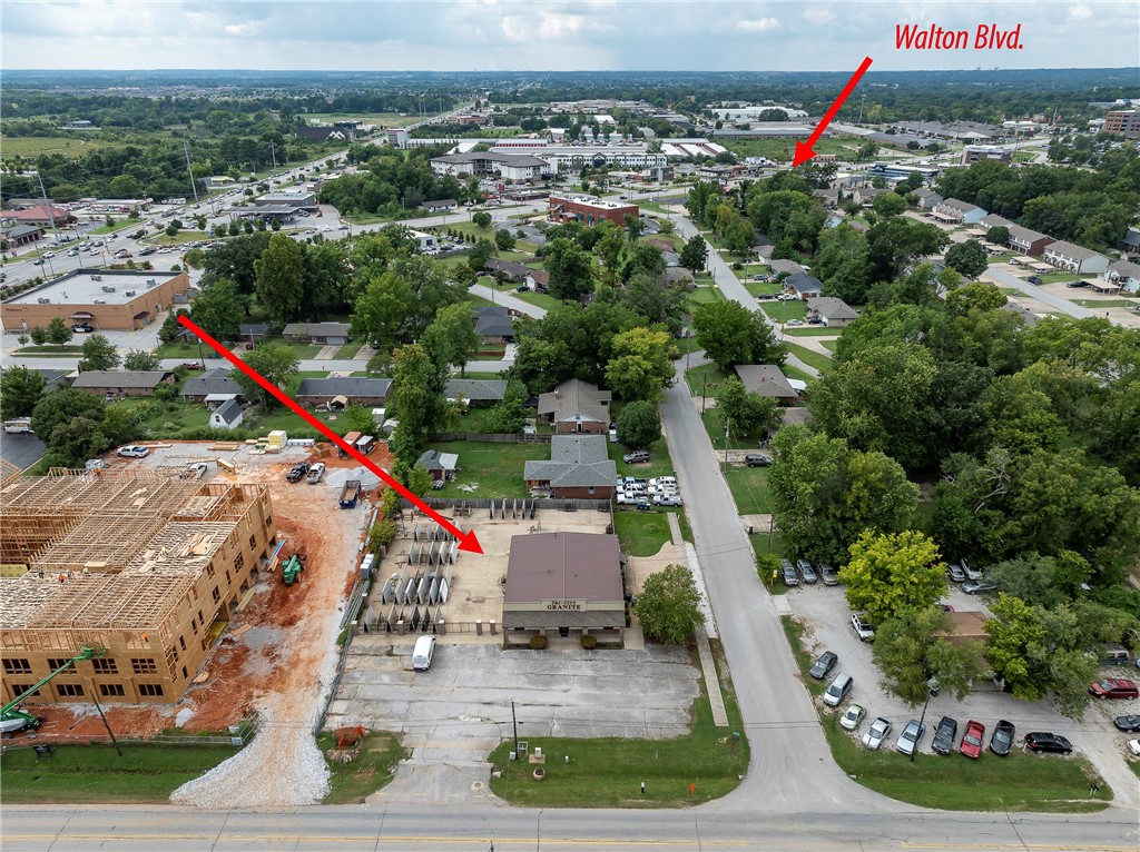 Prime commercial property located near one of Bentonville's busiest intersections, SW A Street, 14th Street (Hwy 102), and S Walton Blvd. This 3000 square foot building sits on 0.60 of an acre and is less than one mile from downtown Bentonville. This location is excellent for retail, mixed use, office, restaurant, etc. and offers amazing potential in a fast growing area close to many established businesses and new development. Locations like this are very difficult to find in Bentonville! Do not miss this opportunity to be part of Bentonville, a city that has unbelievable growth and success!
DO NOT DISTURB TENANTS!