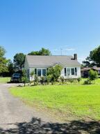 Country home on 1 acre just on the outskirts of Dardanelle. 2 bedroom 1 bath downstairs with open area upstairs that could be used as a 3rd bedroom. No restrictions and property is fenced in.* Sold AS IS