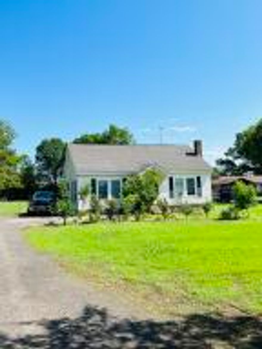Country home on 1 acre just on the outskirts of Dardanelle. 2 bedroom 1 bath downstairs with open area upstairs that could be used as a 3rd bedroom. No restrictions and property is fenced in.* Sold AS IS