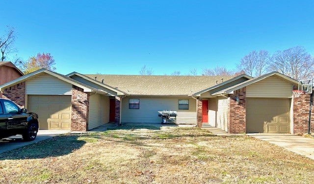 Calling all investors or new investors who would love a project and to live on one side and lease out the other. Duplex is in well established neighborhood with homes throughout being updated. Property has long term tenants in 940 unit and 938 is newly vacant. Each side being leased at $800, potential for $1200 with some updating.
Property is being sold AS-IS fixer and each side has 2 bedrooms, 1 bath, fireplace, sky lights and fencing.
Brand new exterior siding completed this last month, new french drain, gutters, and newly painted garage doors. New roof and exterior paint in 2020.
Unit 938 is vacant for showing, unit 940 is leased and can be seen only with accepted offer. Leased unit is in similar condition as 938. Do not disturb current tenants.