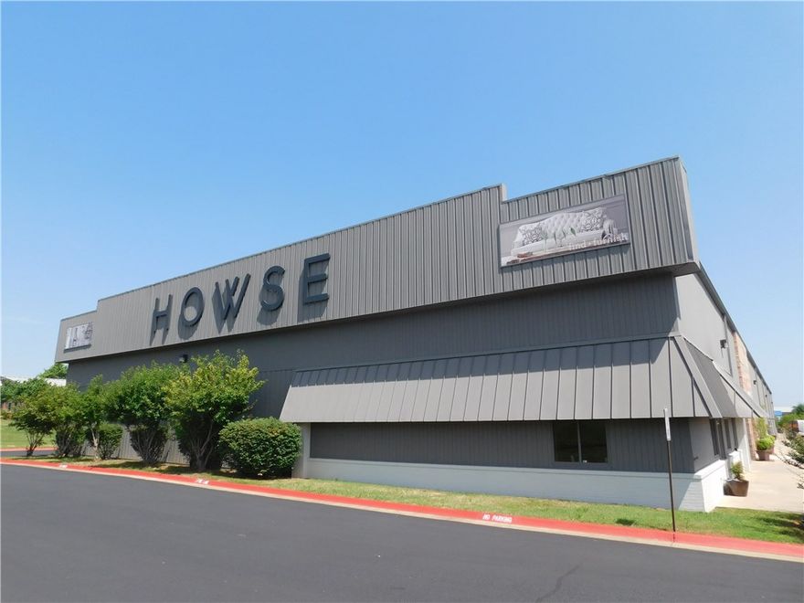 43,000 SF BUILDING AVAILABLE FOR SALE! 1 ROLL UP/DRIVE IN DOOR, 7 WALK-IN DOORS, 3 DOCK DOORS, AND ONE WIDE DRIVE DOOR.