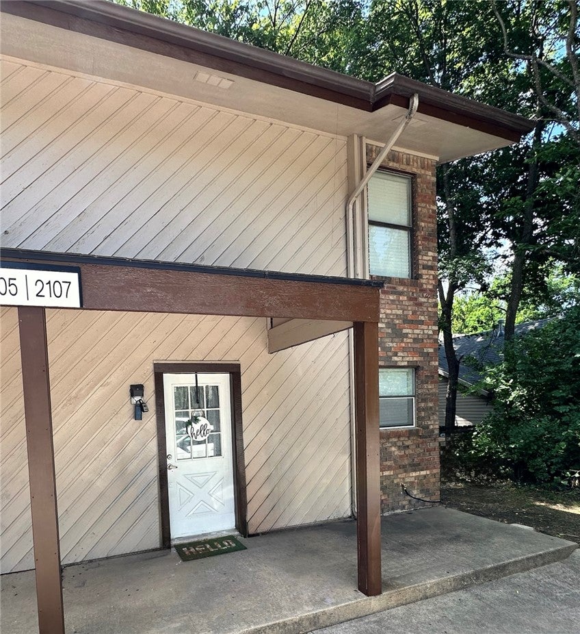 2107 N East Oaks Drive