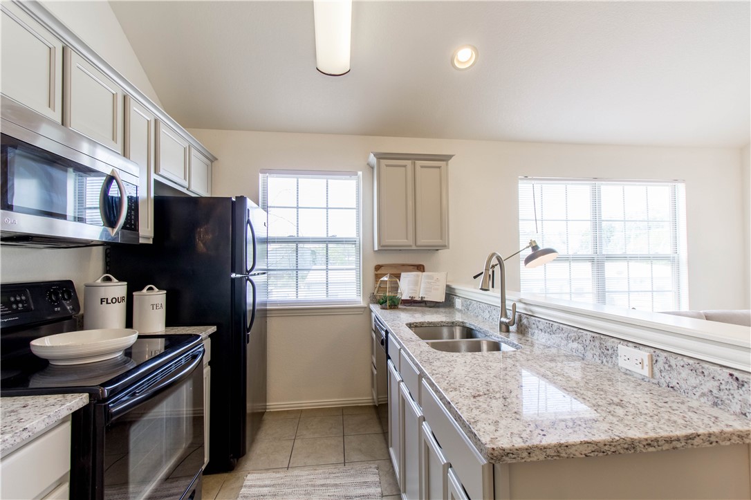 9-16-30 FAYETTEVILLE OUTLOTS - Residential Income