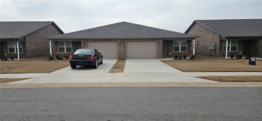 Brand new duplexes in Bentonville close to NWA Regional Airport for lease. Home features 3 bedrooms, 2 bathrooms, 2 car garage, LVP throughout home, granite countertops, ceiling fans, open floorplan, covered back patio for grilling/entertaining, fenced in yard and all appliances included. 1 month free rent with all 1 year leases signed by May 1, 2026.