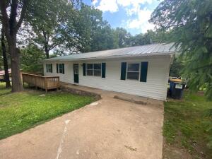 Super convenient location close to schools, Walmart, sports complex and located in established neighborhood. Clean and move in ready. Only 30 minutes to Branson, Mo or the Buffalo River. You don't find many four bedroom two bath for under $160,000!