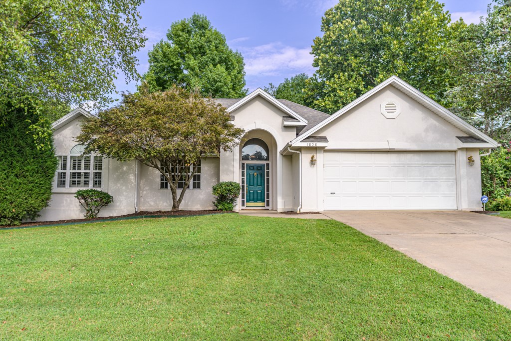 Completely renovated home in highly sought after Bridgeport subdivision and Holcomb Elementary School District. Freshly painted with a pleasing light color scheme, complemented by new bamboo flooringāall beautifully lit with new fixtures and recessed dimmable lighting. Newly renovated eat-in kitchen boasts all granite countertops with island, large undermount sink, under cabinet lighting, cassidy gold faucet, all stainless steel appliances, lots of cabinetry and a wonderfully lit gathering area. Large living area has twelve foot ceilings and a gas starter, or wood burning fireplace. A trayed-ceiling side room makes a great breakfast nook, or additional gathering space. Master Bedroom also includes a trayed ceiling, a walk-in closet, his and her sinks, and whirlpool tub in the master bath. Guest bedrooms feature large closets, and one delightful vaulted ceiling. Mature trees shade the back patio deck making a perfect shaded morning sunrise, or cool evening outdoor barbecue. Don't miss calling this home sweet home!