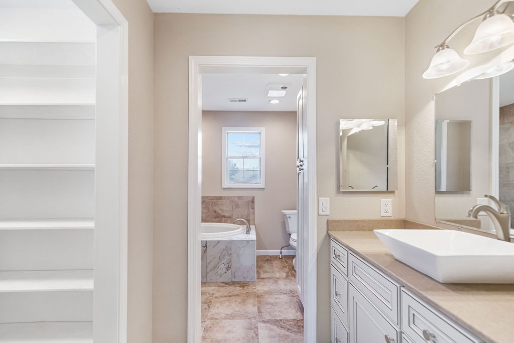 Meadow Acres Blk Ii Rogers - Residential