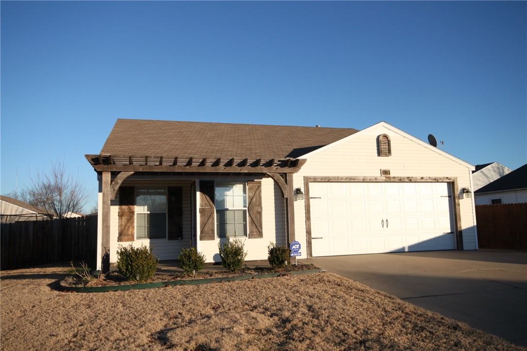 Doll House!! Completely remodeled home close to downtown Bentonville, nice living area with stone fireplace, wood floors, Granite countertops, Stainless appliances, plus newer washer and dryer convey! Kitchen also features Tile backsplashes, eat-in area with bay windows, covered front porch and covered back patio plus fenced in yard! Great home for first time home buyer and/or investment home. Will not last long...book your private showing today!