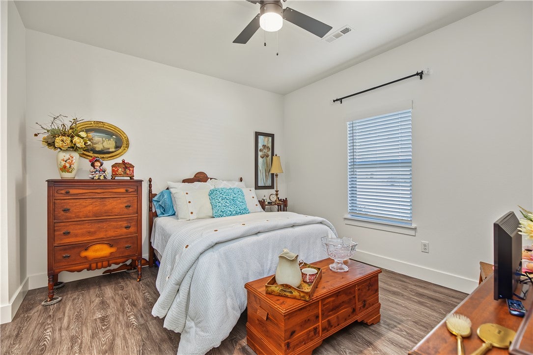 1602 S 17th Place