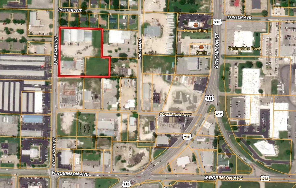 Prime Industrial Property in the Heart of Springdale – 30,000+ Sq Ft on 4.15 Acres | 1805 S Pleasant St, Springdale, AR 72765
Unlock the full potential of your business or investment portfolio with this rare industrial opportunity in the thriving Springdale Business District. Situated on 4.15 acres, this commercial property features over 30,000 square feet of warehouse space across five freestanding warehouse buildings—some of which already have established, income-producing tenants in place.
1805 S Pleasant St, Springdale, AR 72765
This is a unique opportunity for investors seeking reliable cash flow and long-term upside, or for owner-users needing space to grow while generating rental income from day one.
**Don't miss your chance to own a large-scale industrial site in one of Northwest Arkansas’ fastest-growing markets.**
?? **Contact us today to schedule a private tour or request more information.**