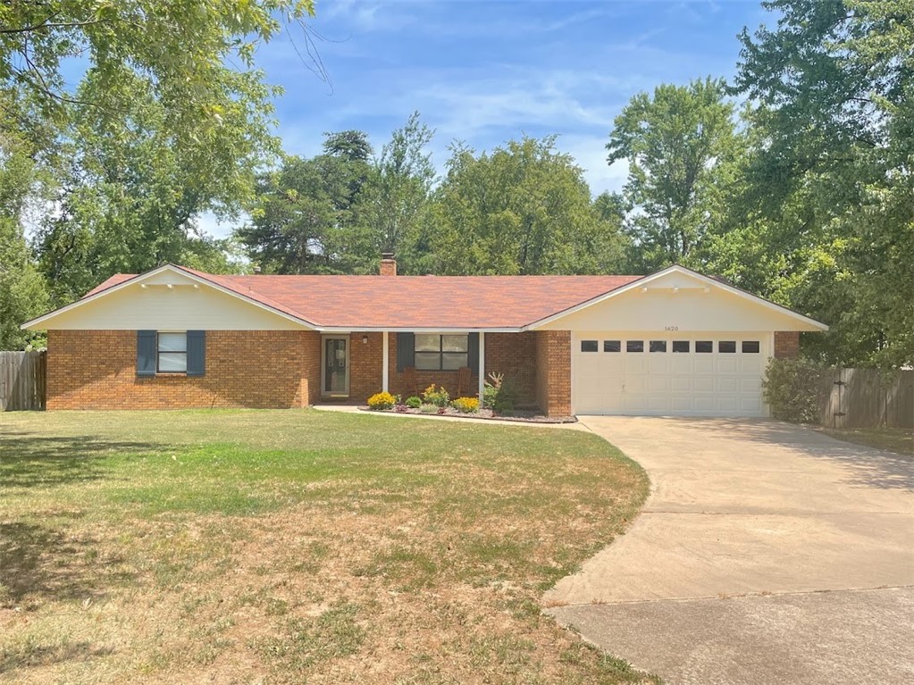 Lovely single-family brick home in Springdale situated on 0.51 acres is now available for rent! This family home delight features a large open floor plan. The home chef will enjoy the stainless steel appliances (refrigerator, range, dishwasher) and kitchen island bar with the adjoining dining area. The house has 3 good-sized bedrooms and 2 full bathrooms with walk-in showers. Tons of built-in cabinets, ceiling fans, 2ā faux blinds, and luxury vinyl plank throughout. Full size washing machine and dryer. Vaulted family room has a white brick gas log fireplace. The large 16x14 deck has perimeter seating and overlooks the big yard showcasing tall, mature trees and privacy fence. Minutes from JB Hunt Park, Razorback Greenway and I-49.