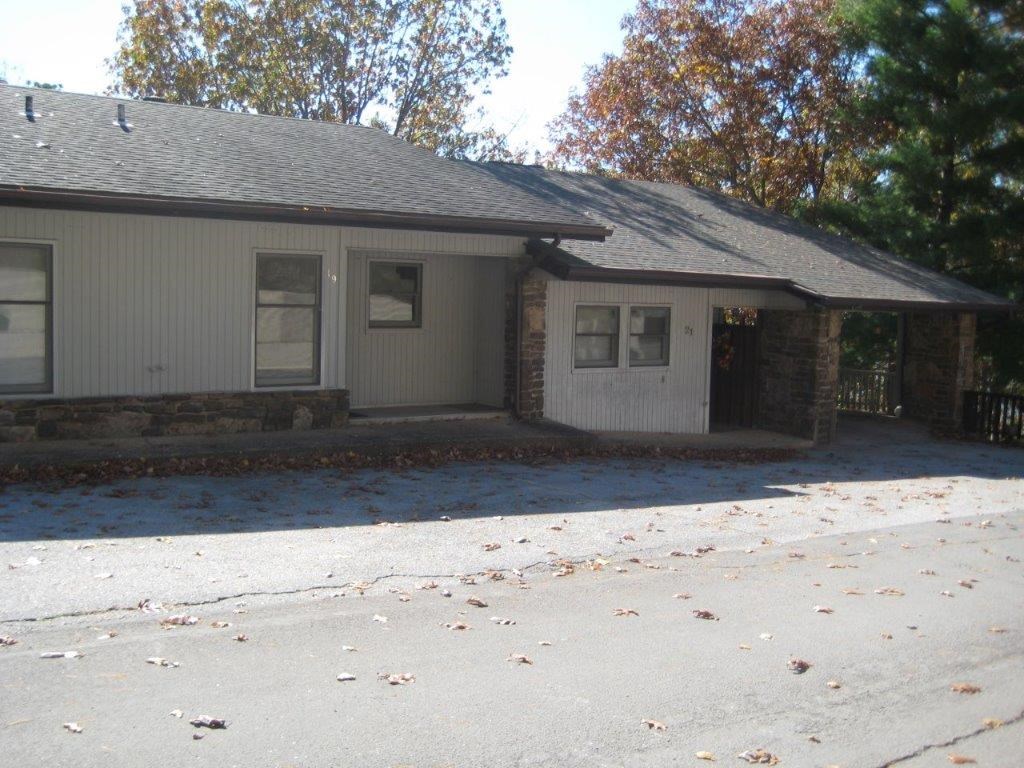 Fully furnished unit with a convenient location to the golf course!