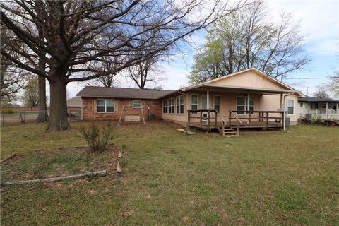 Single Family Residence in Elm Springs AR 1945 Elm Springs Road 36.jpg