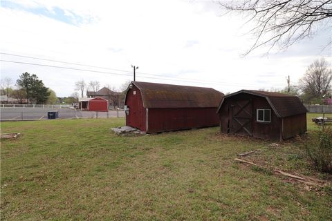 Single Family Residence in Elm Springs AR 1945 Elm Springs Road 33.jpg