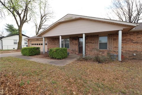 Single Family Residence in Elm Springs AR 1945 Elm Springs Road 5.jpg