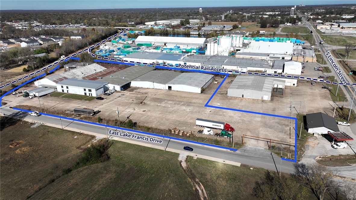 Industrial warehouse building for sale in Siloam Springs, Arkansas. The property is located in a prime industrial corridor and offers outdoor yard space and is easily accessible to Highway 412. The area includes amenities to restaurants, retailers and is near Historical Downtown Siloam Springs.
