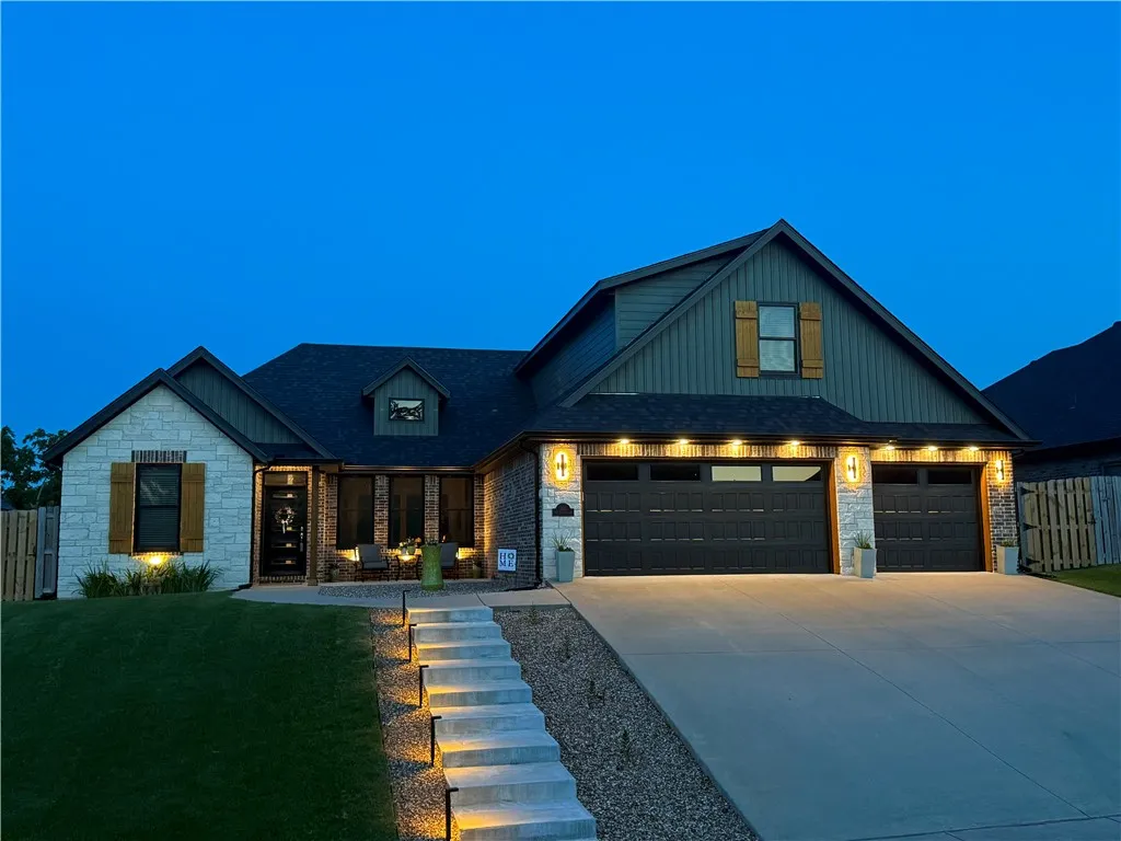 Bentonville, Arkansas 72712, United States, 4 Bedrooms Bedrooms, ,3 BathroomsBathrooms,Residential,Active,176792