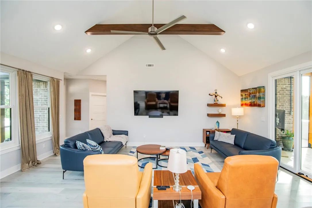 Bentonville, Arkansas 72712, United States, 4 Bedrooms Bedrooms, ,3 BathroomsBathrooms,Residential,Active,176792