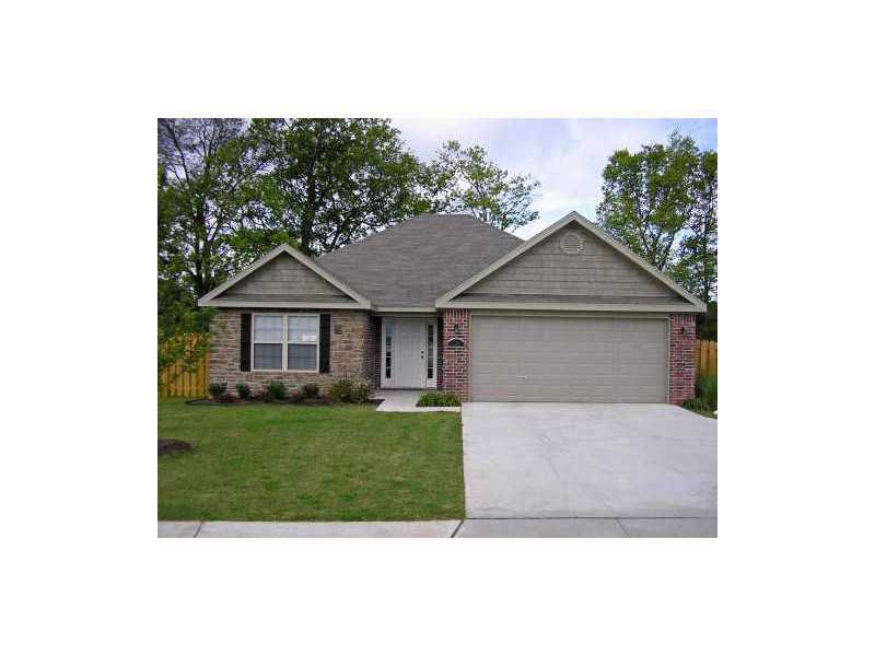GREAT HOME CONVIENENT TO BOTH FAYETTEVILLE & SPRINGDALE. CROWN MOLDING, TILE, GAS LOG FIREPLACE, WOOD DECK, PRIVACY FENCED BACKYARD.