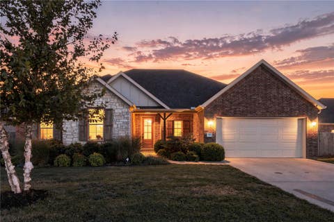 Photo of 377 Penzo Avenue, Tontitown, AR 72762 (MLS # 1359071)