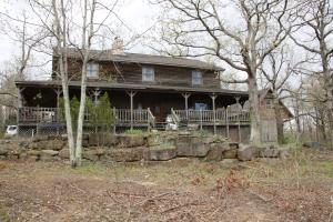 Enjoy the rustic feel & nature at its best as you relax on the covered porch on 3 sides w/an 8x14 screened in room. Beautiful rock fireplace & hardwood floors throughout. 16x26 master BR, lrg kitchen w/4x5 island, dining room, unfinished 13x24 walkout basement.Close to Ponca, Boxley & the National Forest. Additional acreage available if needed.