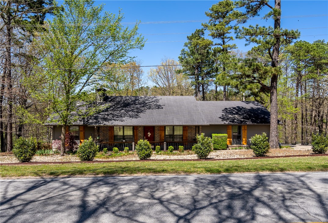 Super cute home in Bella Vista with many updates