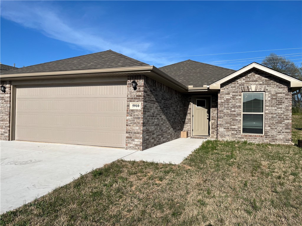 Come and discover this charming 2022 built single family home. Rare opportunity to own a beautiful and comfortable home in Bentonville. This house is a perfect blend of style and functionality, with an attached garage, 3 bedrooms and 2 full baths. The house features a spacious open floor plan, with a living room, a dining area, and a kitchen ideal for entertaining and relaxing. The kitchen is equipped with modern appliances, a large island, and plenty of cabinet and counter space. The house is located in a quiet desirable neighborhood in proximity to XNA airport, with access to schools, parks, shopping, and dining. Home comes with a transferable warranty from Schuber Mitchell Homes. Seller is offering $5,000 credit towards buyerās closing costs.