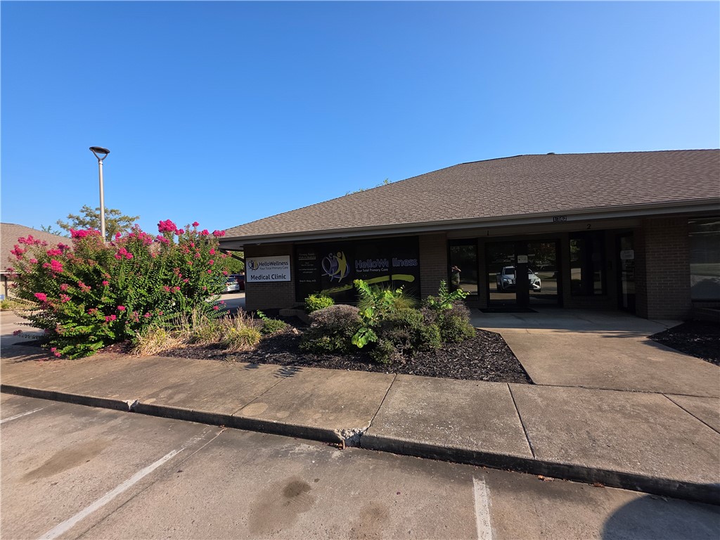 Great location on Joyce with high visibility. It is set up for a medical office. It features a lobby, reception area, 3 exam rooms, a break room, an x-ray room, office, and 2 restrooms. The rent is $2.800.00 per month.