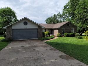 Lovely 3BR/2BA home on large corner lot in a highly desirable, quiet neighborhood in Harrison. 2 car garage with remote openers. Remodeling updates include granite counter tops and top quality cabinets, new top of the line dishwasher in 2023, laminate flooring and screened in porch off the back of the home. Large living room space, intimate den with gas fireplace and large mature trees in the front yard make this home feel peaceful and inviting.