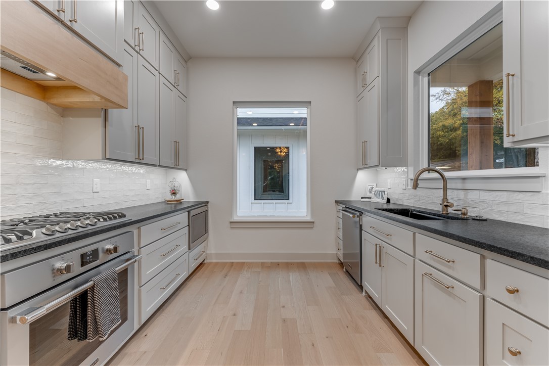 3-16-30 FAYETTEVILLE OUTLOTS - Residential