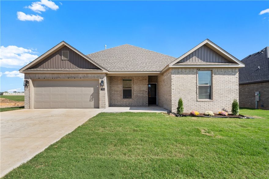 Walnut Grove Estates is a hot new subdivision in Bentonville, Arkansas. This home is in a prime location with an amazing price. Amazing upgrades throughout including granite countertops, custom built cabinets, large closet, split floor plan, a 2 car garage, and so much more! Home includes a builders warranty from an established builder in NWA. Fence AND Gutters included in purchase price. Neighborhood pool and other POA amenities coming soon.