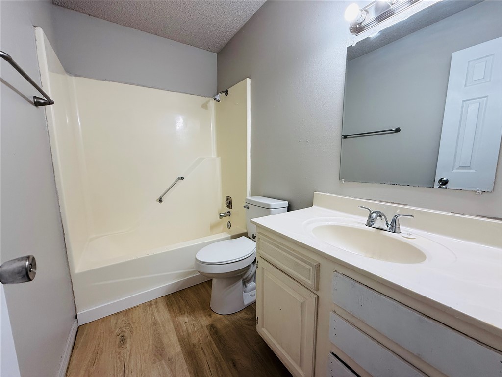 2-17-30 SPRINGDALE OUTLOTS - Residential Lease