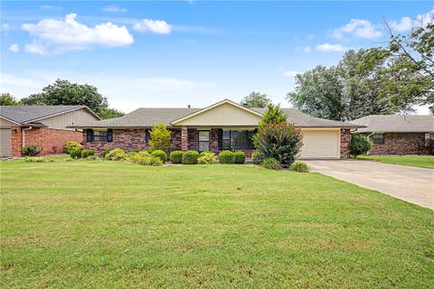 Photo of 1708 Lawrence Street, Bentonville, AR 72712 (MLS # 1352169)