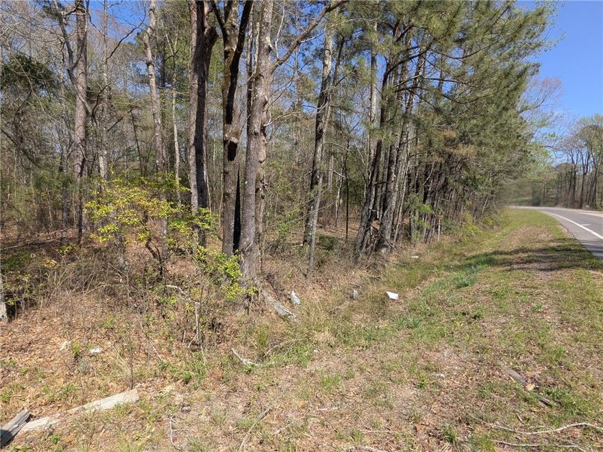 Lots of potential with the 2 acre lot right on Hwy 270. Zoned RES ACG.