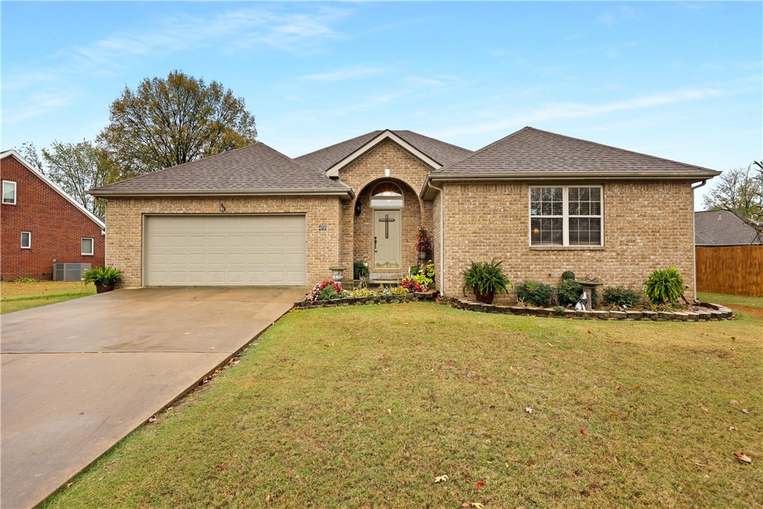 Discover your dream home in the highly sought-after Ravenwood subdivision! This spacious 4-bedroom, 2-bath residence boasts 2,150 square feet of comfortable living space, perfectly designed for modern living. The home features a 2-car garage and offers access to an array of exceptional community amenities, including a swimming pool, tennis court, basketball court, and a beautiful park. Located in a family-friendly neighborhood, this property provides the perfect blend of convenience, recreation, and relaxation. Don’t miss this opportunity to live in one of the most desirable areas—schedule your showing today!