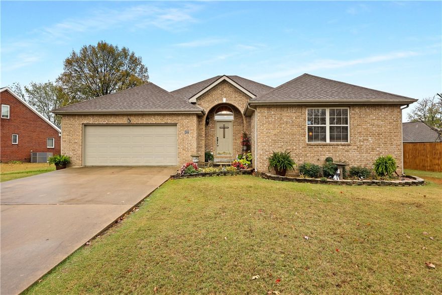 Discover your dream home in the highly sought-after Ravenwood subdivision! This spacious 4-bedroom, 2-bath residence boasts 2,150 square feet of comfortable living space, perfectly designed for modern living. The home features a 2-car garage and offers access to an array of exceptional community amenities, including a swimming pool, tennis court, basketball court, and a beautiful park. Located in a family-friendly neighborhood, this property provides the perfect blend of convenience, recreation, and relaxation. Don’t miss this opportunity to live in one of the most desirable areas—schedule your showing today!