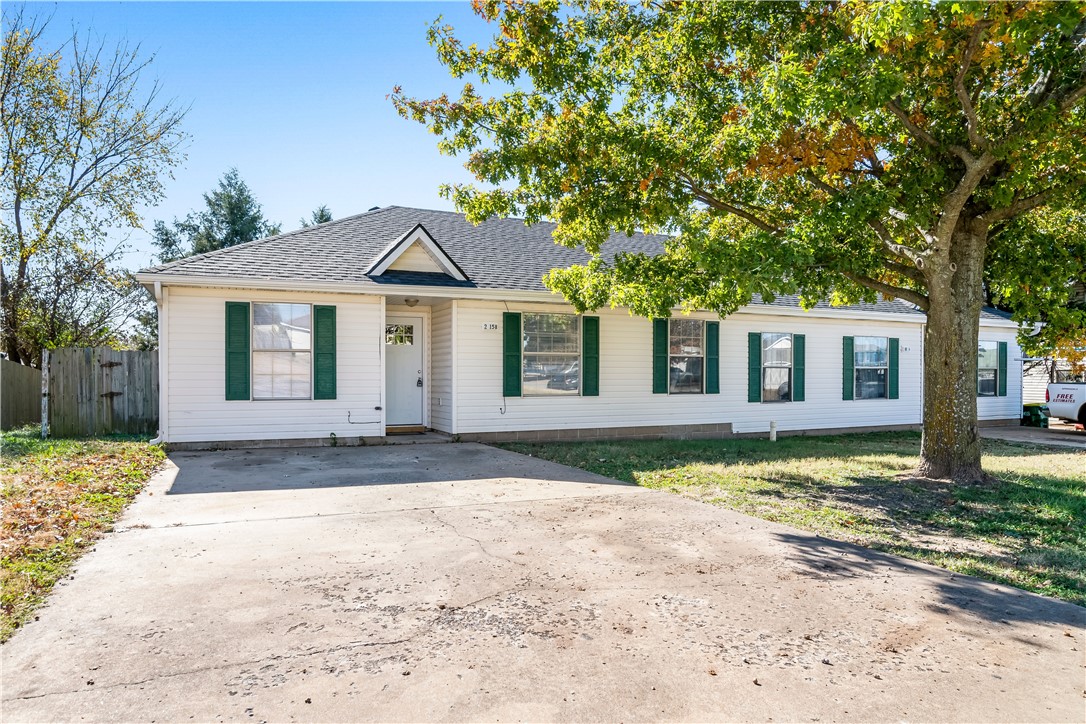 3/1.5 duplex located in Springdale ready for immediate occupancy. This duplex is newly renovated, NE side of Springdale.