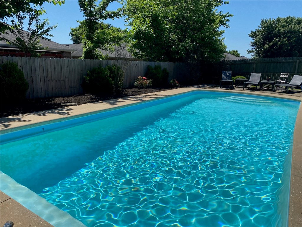 Beautiful all brick 3 bedroom 2 bath home in the quiet Windwood subdivision with a pool. Spacious split floor plan with a formal dining room. Master bath has a separate shower and soaking tub. Fenced in backyard with a large patio to enjoy whether you're outback grilling or entertaining friends by the pool. This home has the perfect backyard to relax and unwind, all while soaking your feet in the pool.. Just a bike ride from Thaden Field and the new Osage Park, and a short 10 minute drive from the Downtown Square. Seller will replace carpet with acceptable offers!!
Hurry this one won't last long!
