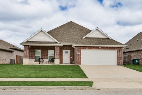 Photo of 2140 Periwinkle Place, Centerton, AR 72719 (MLS # 1365593)